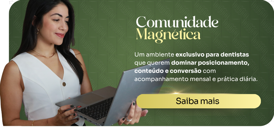 Dentista Isabella Moraes com notebook — Comunidade Magnética, ambiente exclusivo para dentistas dominarem posicionamento, conteúdo e conversão